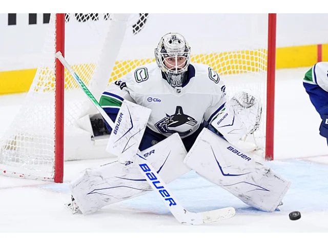 Obránce Hronek má první gól sezony, Blümel s Paterou nakoukli do NHL