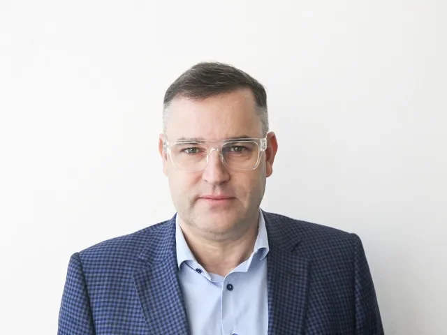 Vláda zneužívá výjimku pro výdaje na obranu, říká předseda rozpočtové rady Hampl