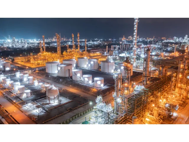 Ropa výrazně zlevňuje po zprávách o americkém mírovém návrhu pro Ukrajinu