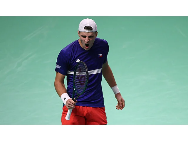 Davis Cup ONLINE: Menšík vydřel výhru a Češi jsou blízko postupu do semifinále
