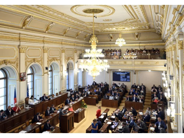 ODS a Starostové asi odmítnou rychlé přijetí návrhu na zmrazení platů politiků