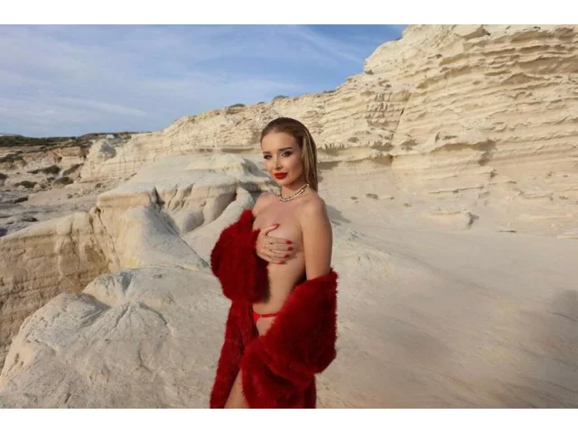 Rudý latex, odvaha a svoboda: Nicole Šáchová jako hvězda prosincového Playboye