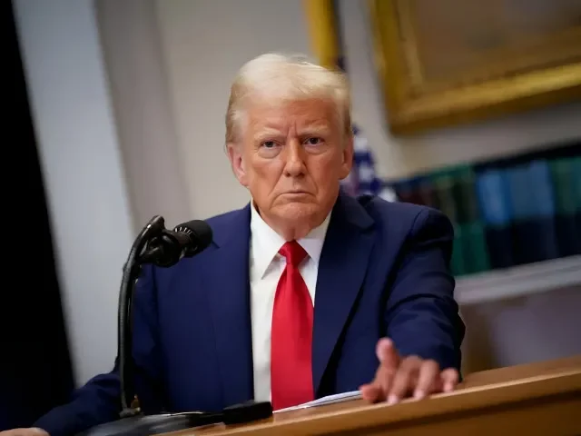 Trump podepsal zákon o zveřejnění spisů k sexuálnímu delikventovi Epsteinovi