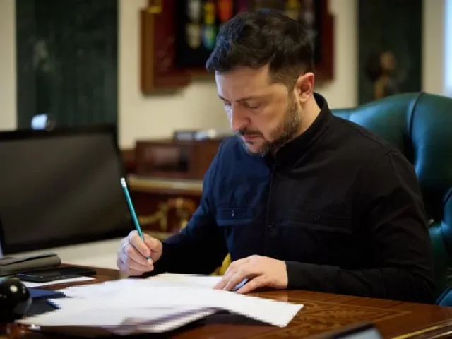 Zelenskyj: Ukrajina čelí těžké volbě, buď přijme mírové dohody, nebo ztratí klíčového partnera. Hovořil s Vancem