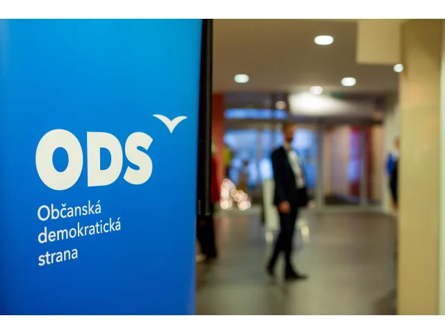 Ivan kritizuje ODS za „kongres pro privilegované“, chce politickou diskusi před volbami