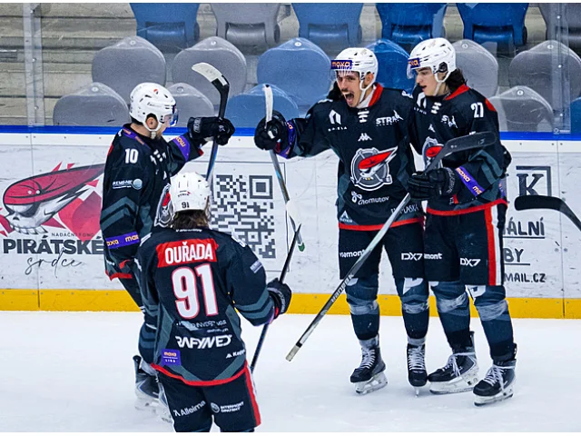 Chomutov předčil vedoucí Slavii, Sokolov nasázel Porubě osm branek. Zlín opět padl