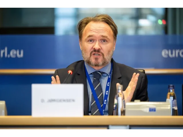 Chce vybudovat obří „elektrostát“. Vyhlásil válku fosilním palivům