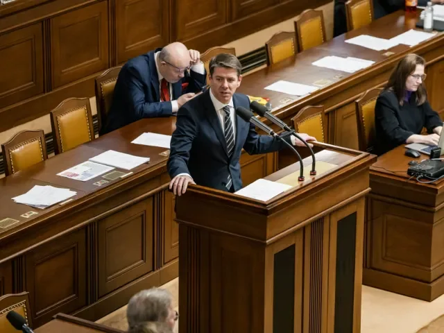 Skopeček se přel s Schillerovou, zda v rozpočtu chybí 96 miliard. „V ANO jsou ještě opilí, tančí na diskotéce“