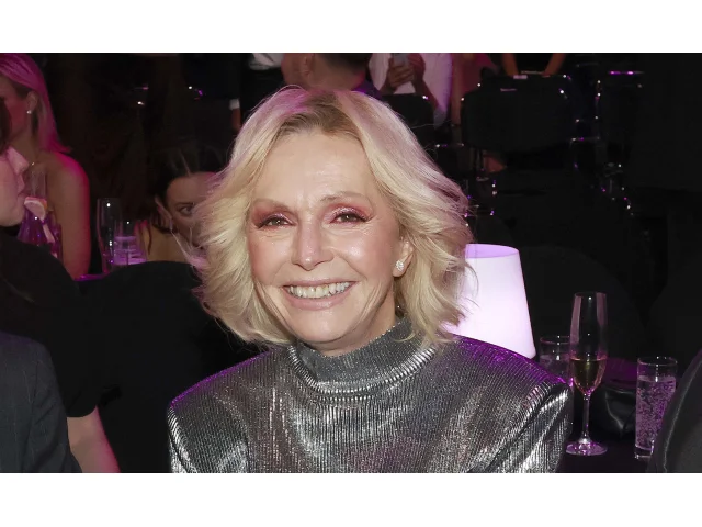 Helena Vondráčková na veřejnosti bez manžela, za to s mladším mužem. Co se děje?