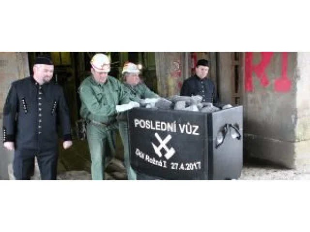 Tajná dohoda pomohla Sovětům k jaderné zbrani. Česko za to stále platí miliardy