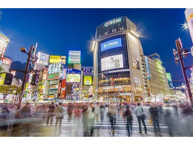 Řidič v Tokiu srazil desítku lidí. Jednoho člověka zabil a dva vážně zranil