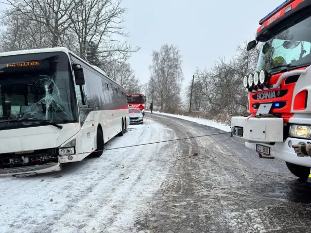 Sněžit má i v dalších dnech, někde i vydatně. Hrozí také ledovka