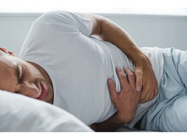 Muž nebyl měsíc na záchodě, zemřel. Ve střevech měl stolici vážící 9 kilogramů