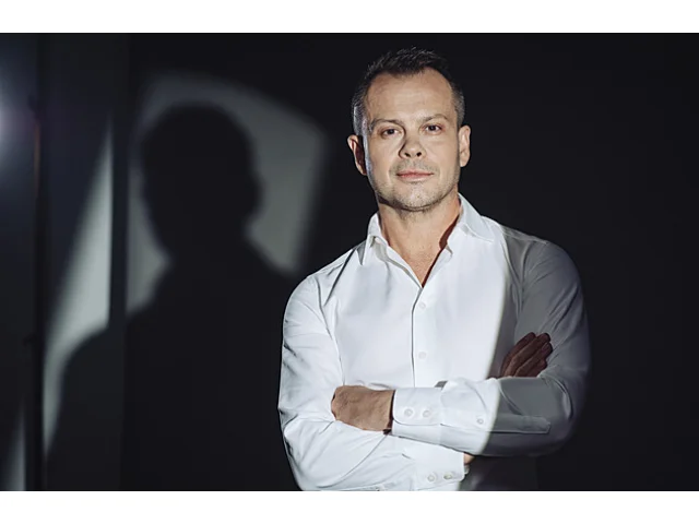 Nedělá jen prsa. Skalpovanou ženu jsem operoval dvanáct hodin, líčí plastický chirurg