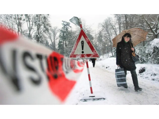 Až 30 centimetrů sněhu a ledovka. Meteorologové varují před zimní pastí na řidiče i chodce