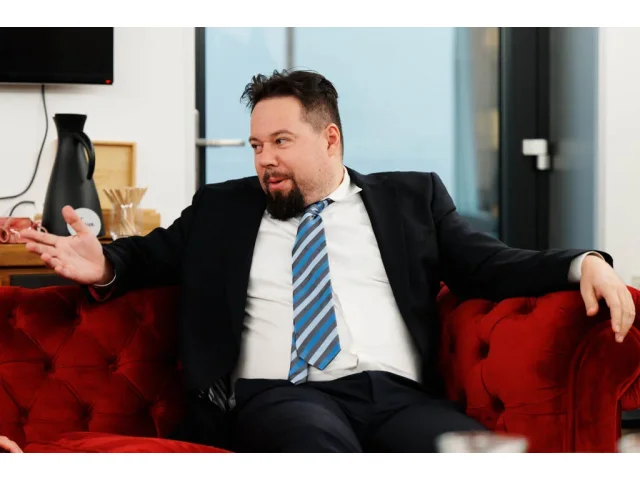 Peníze na levnější elektřinu nemusí doputovat k lidem, varuje Palaščák