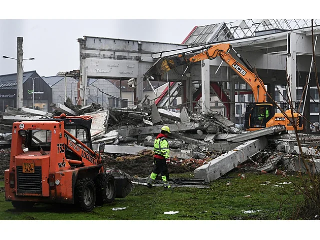 Symbol naivity 90. let. Ostrava bourá hobbymarket, nahradí ho justiční areál