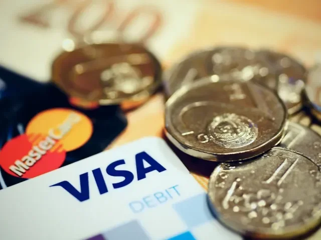 Nechcete být online a platit kartou? Pod novou vládou to může jít lépe než dříve