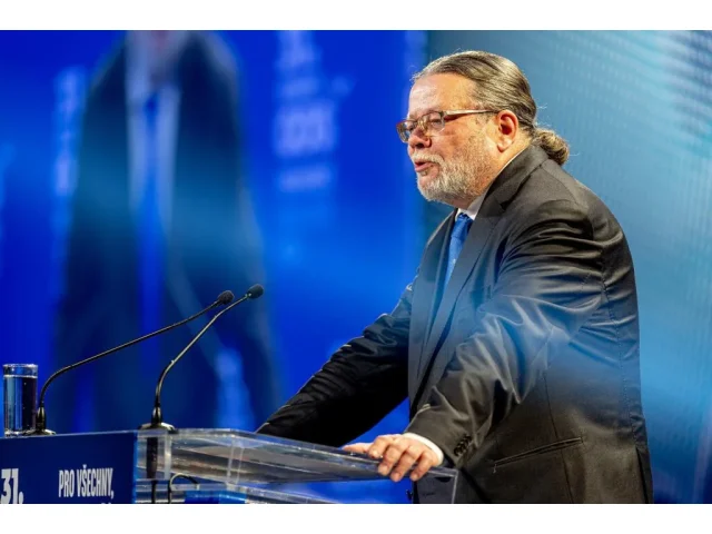 Hlasování o Orbánovi rozděluje i Čechy. Vondra je proti, Zdechovský se zdržel