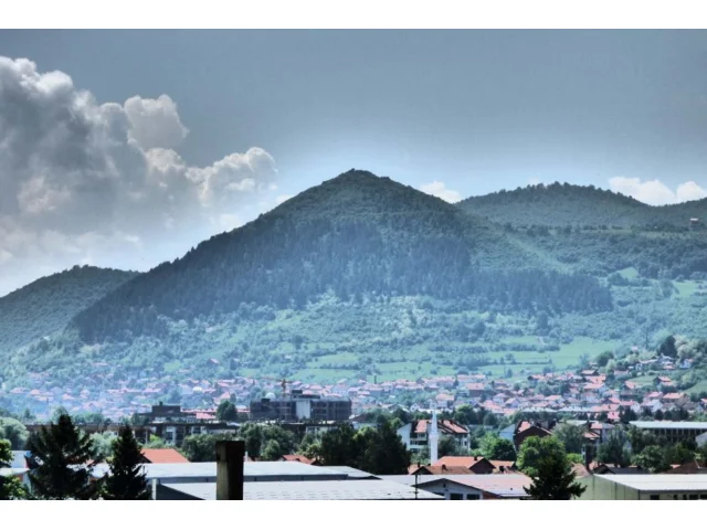 Obrovský útvar u Visoka měří víc než Cheopsova pyramida. Návštěvníci mluví o energii a podzemních chodbách