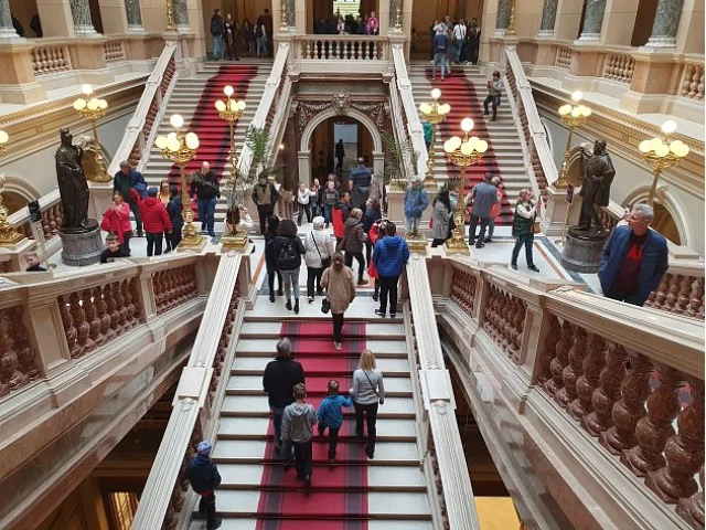 Babiš chce muzea a galerie pro důchodce zdarma. V Evropě to není zvykem