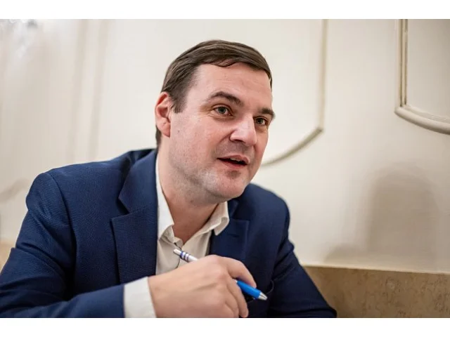 Vlajka EU je vhodná na podpal, říkal dříve Macinka. Teď má šéfovat diplomacii