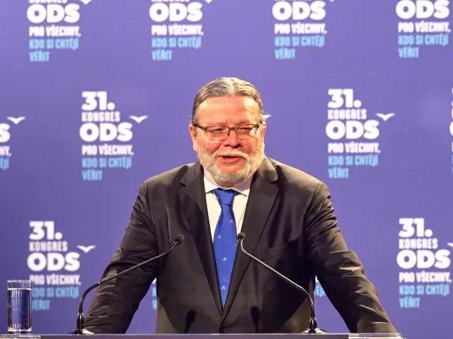 ODS se nesmí bát hájit pravicovou politiku, říká Vondra. Kdo se hlásí o křesla ve vedení?