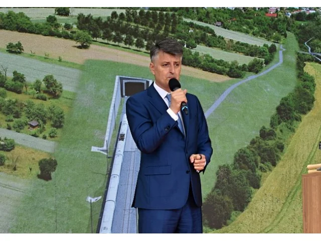 Policie prohledala dům šéfa Správy železnic. Měl tam 80 milionů v hotovosti