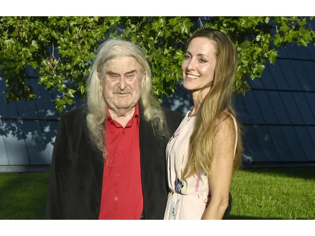 Důchod stačí tak na tramvaj. O 37 let mladší přítelkyně ale Ringo Čechovi (82) vrací chuť do života