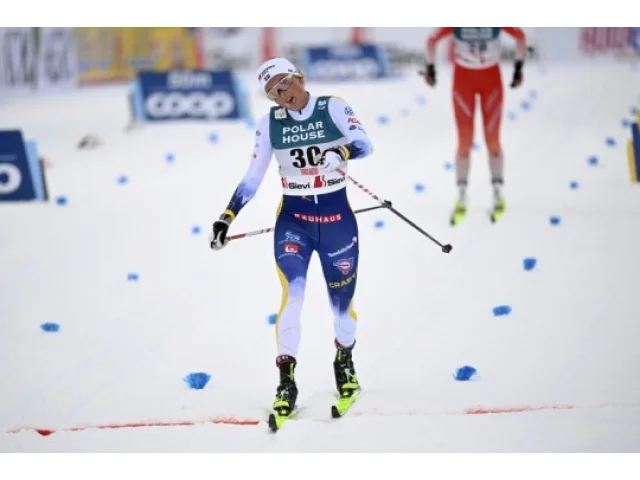 Úvodní závody SP v běhu na lyžích v Ruce ovládli Nyenget a Karlssonová