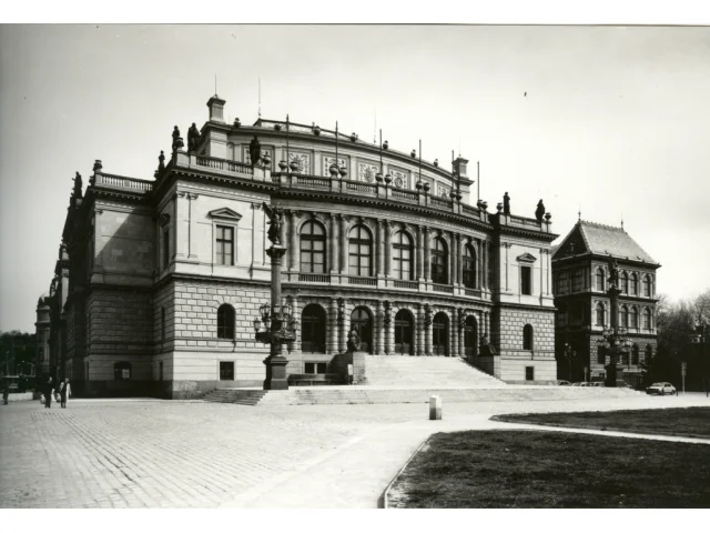 Přesahuje právní oblast. Ústava z roku 1920 má být kulturní památkou