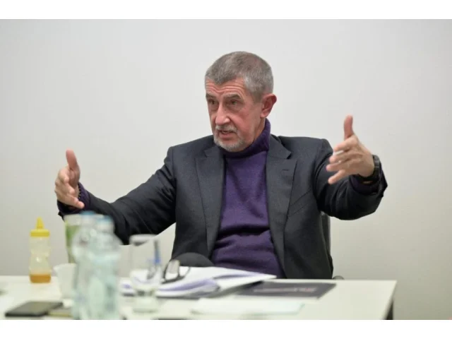 Babiš ostře napadl Válka: Zastavte zakázku na provoz letecké záchranky. Zmínil se o krádeži