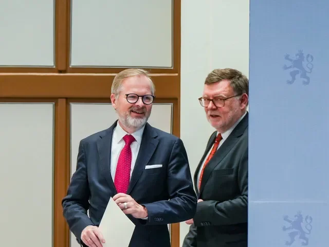 Končící vláda řeší rozpočet. Pár miliard mohou přinést nové příjmy, problémy ale přetrvávají