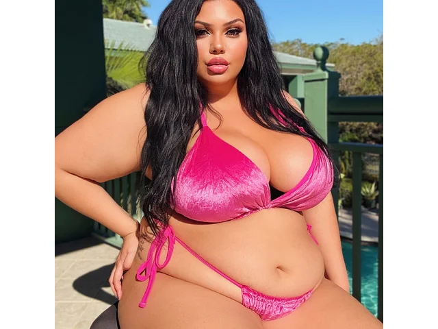 Plus size modelka sdílí se světem každodenní radosti i strasti