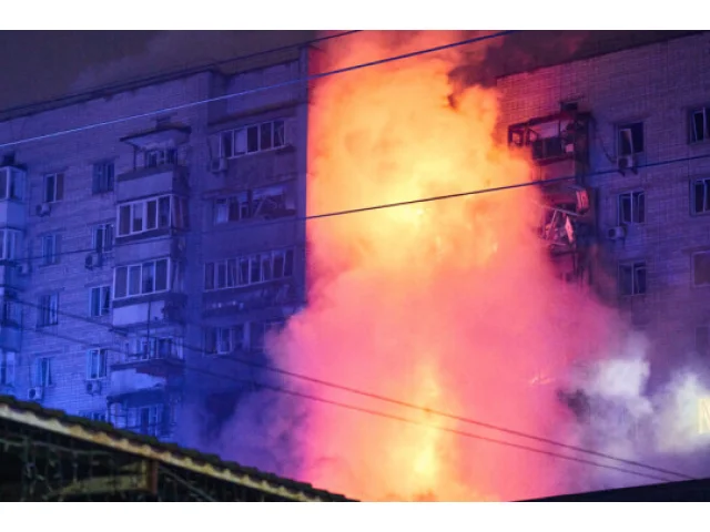 Ruský dronový útok u Kyjeva zabil člověka a 11 lidí zranil, uvedla Ukrajina