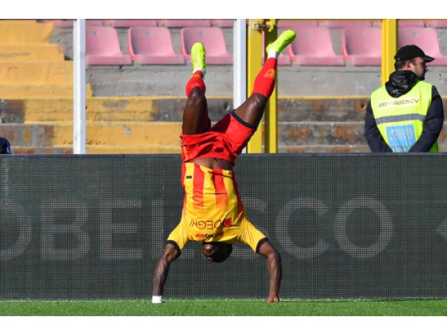 Lecce po vítězství 2:1 nad Turínem opustilo pásmo sestupu