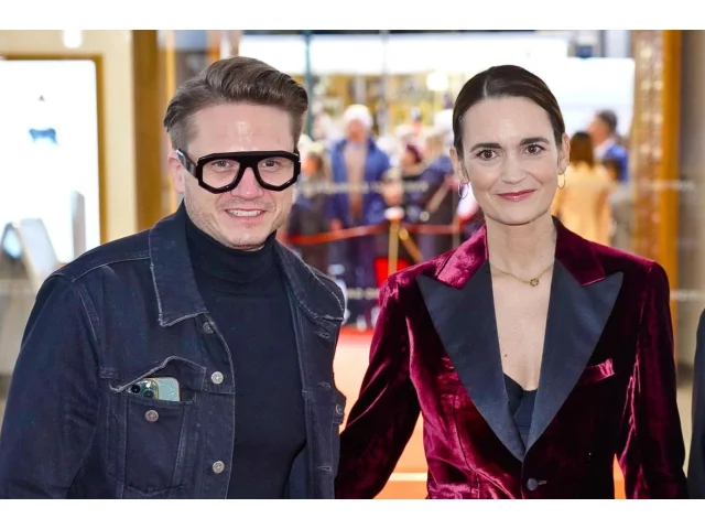 Podívejte, jak krásná je Brzobohatá bez líčidel a v krátké sukni. I ve 46 letech vypadá jako dvacítka