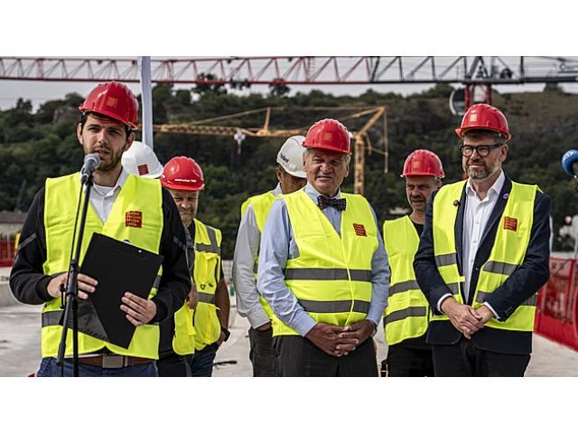 Dvorecký most či most Anežky České? O anketě slibované náměstkem Hřibem zatím není rozhodnuto