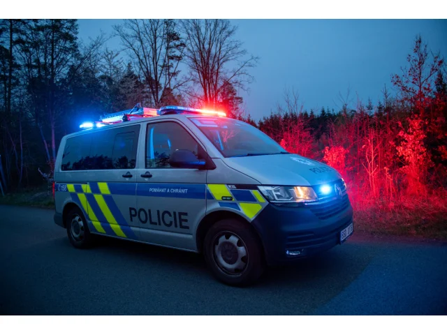 Řidič volkswagenu odešel na Žďársku od nehody. Když ho policisté vypátrali u něj doma, byl pod vlivem alkoholu