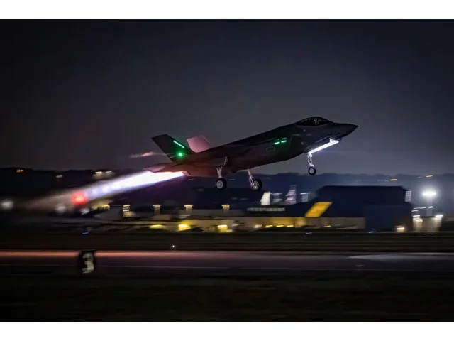 Kanada váhá nad F-35. Doplnit by je mohly Gripeny. A bylo by jich víc