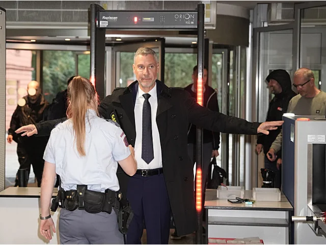 Hádka o Dozimetr. Pro Juchelku je Farský „hodný chlapeček“, ten poukázal na Babiše