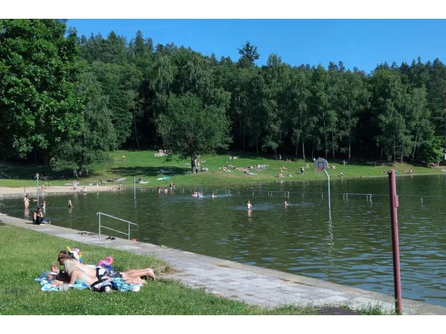 POČASÍ: Víkend hlásí úžasné babí léto. Kam se až vyšplhají teploty? Na koupání to pro řadu vodomilů bude