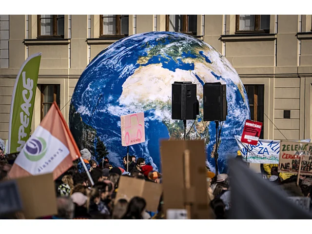 „Macinka není micinka.“ Lidé protestovali proti Motoristům na životním prostředí