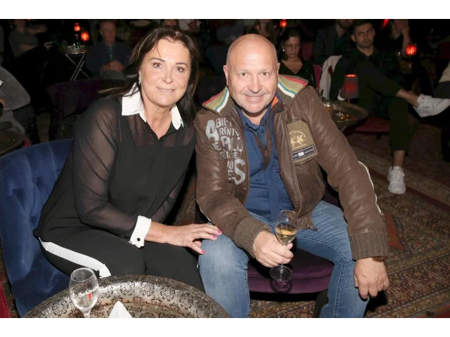 Michal David a Marcela: Na svatebním snímku se k němu musela jeho o hlavu větší láska sklánět