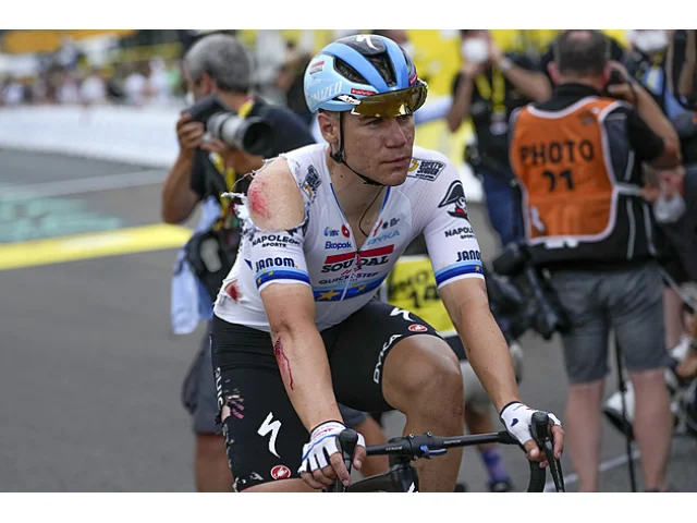 Jakobsena opět zastavil úraz, po pádu na Renewi Tour má zlomenou klíční kost