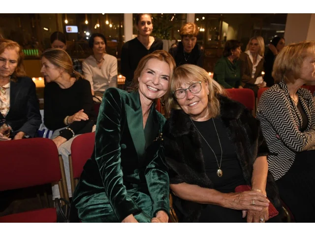 Podívejte se na nejnovější snímky Heřmánkové. Rok po smrti manžela se konečně usmívá a má jasný plán