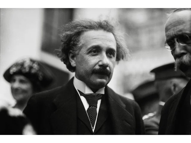 Posmrtné osudy slavných: Napoleonův putující penis, Einsteinův ukradený mozek a „ztracený“ hrob Chaplina