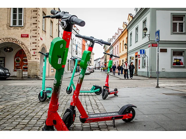 Konec sdílených elektrokoloběžek v Praze. Nová pravidla začnou platit od 1. ledna 2026