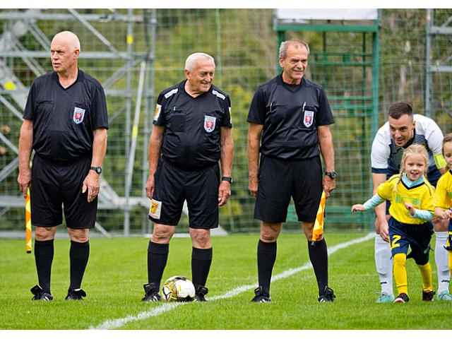 Rána pěstí, hrozba stávky! Teplický svaz bouři rozhodčích uhasil a varoval kluby