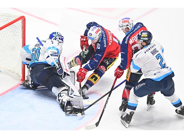 Přijde skoro 10 tisíc lidí a my hrajeme takhle? Ostuda, zlobil se Mandát